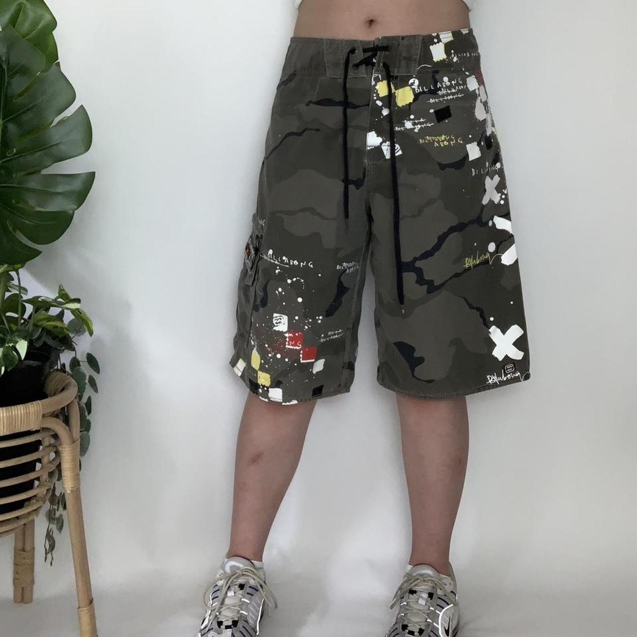 SUMMER STREETS Vintage 90s Quiksilver graffiti camo shorts