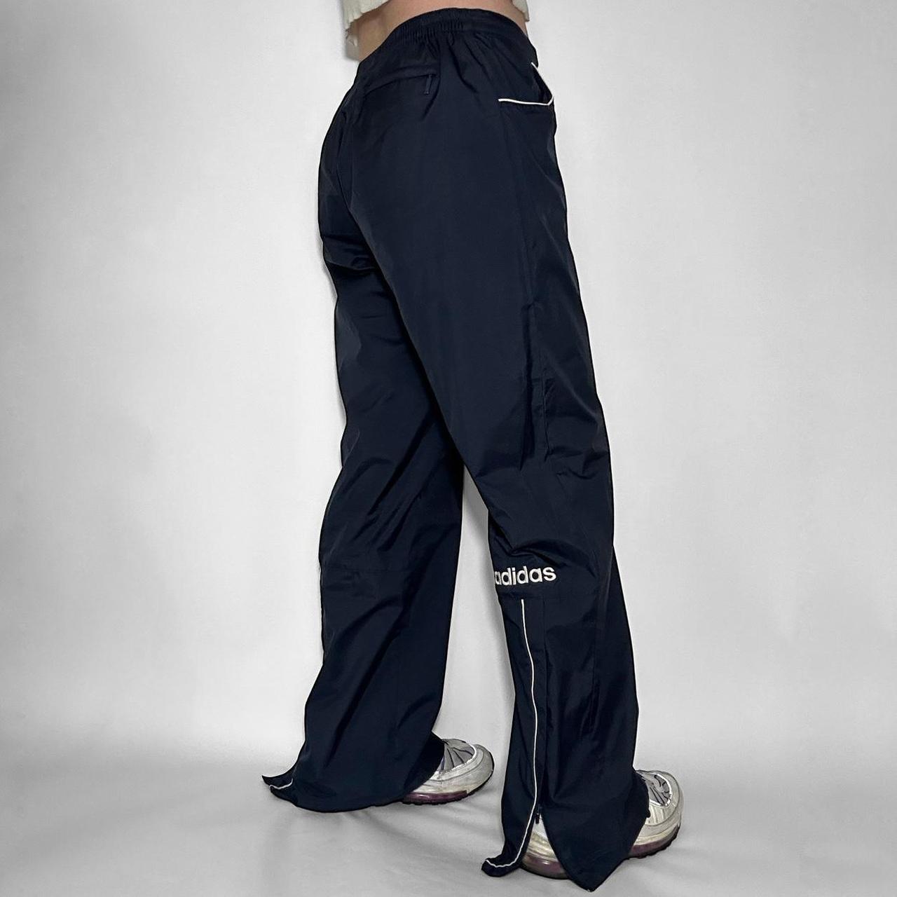 Afleiden atomair Doe het niet Vintage 90s Adidas navy blue wide leg tracksuit bottoms with zip-up bo |  Shapiro Selective