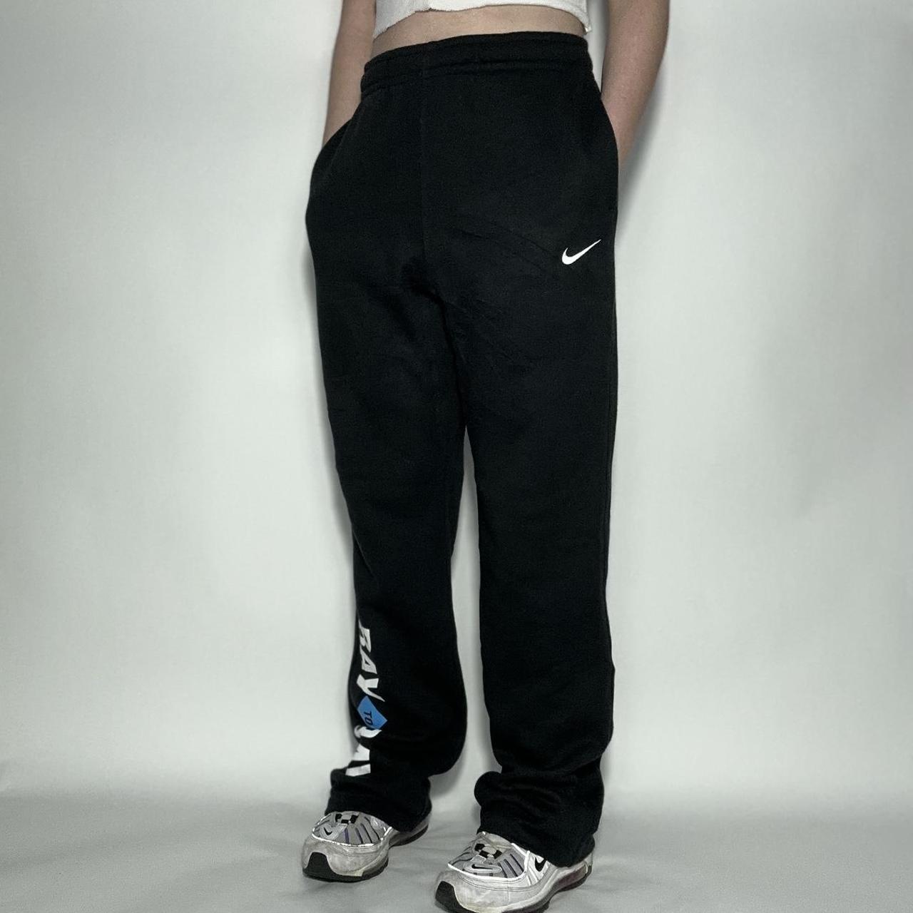 Klem Benadrukken chrysant Vintage 90s Nike black baggy Bay to Bay track pants | Shapiro Selective