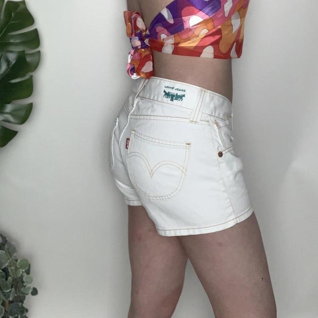 Deadstock vintage y2k Levi’s 504 slouchy low waist white shorts
