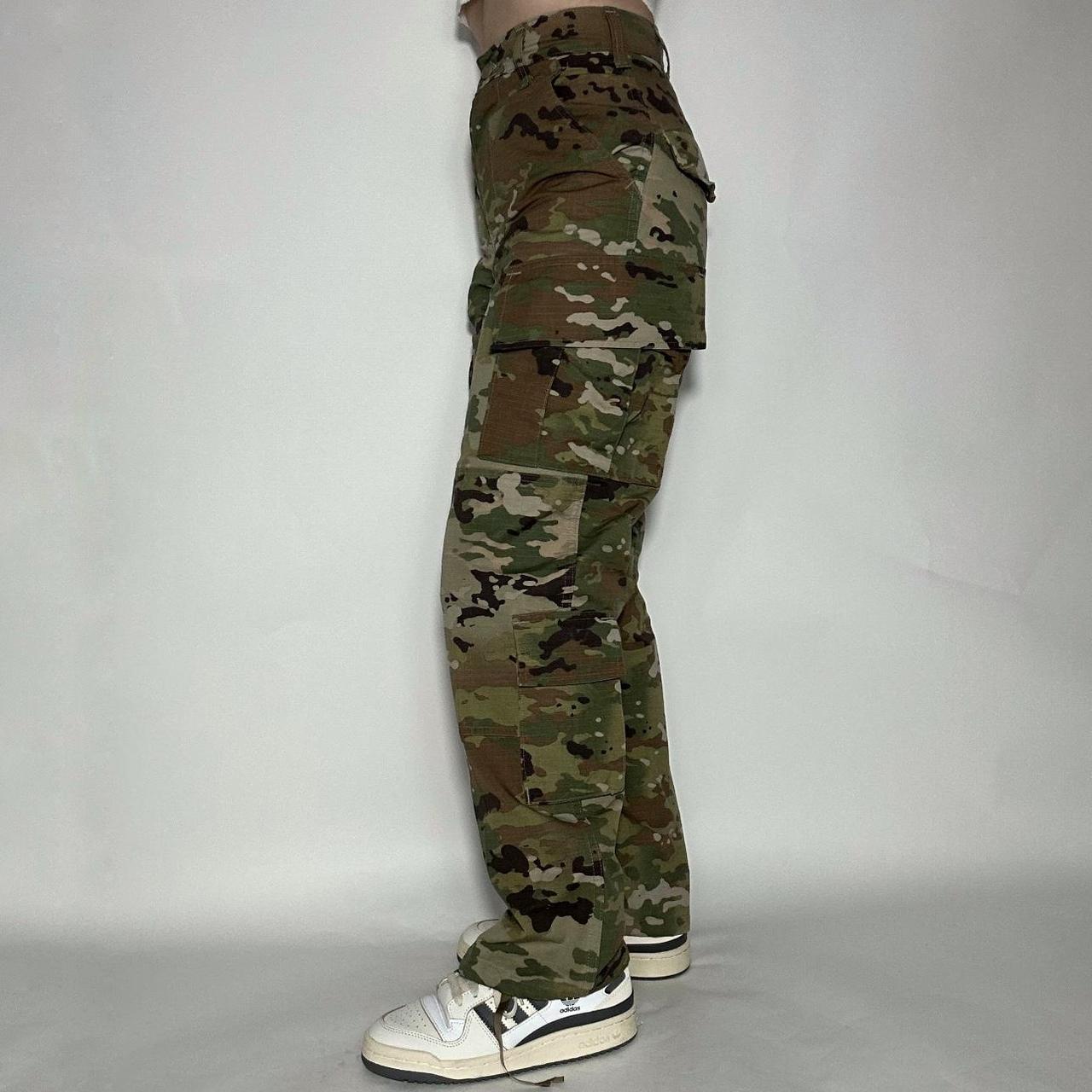 Vintage 90s high waisted unisex army camo cargo trousers