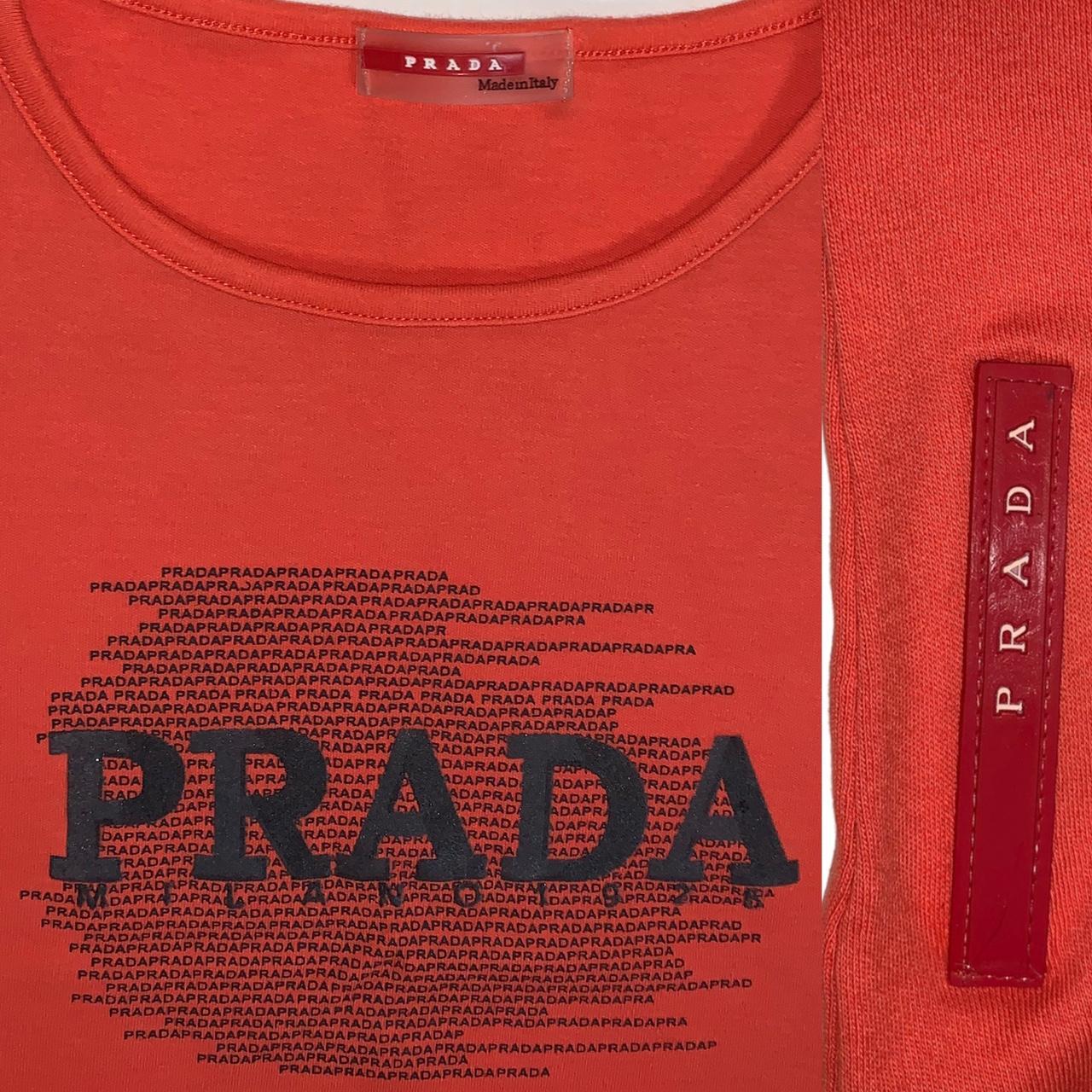 Y2K COOL GIRL 🧞‍♀️ vintage Prada orange logo t-shirt