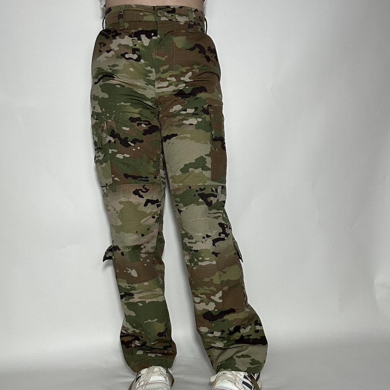 Vintage 90s high waisted unisex army camo cargo trousers