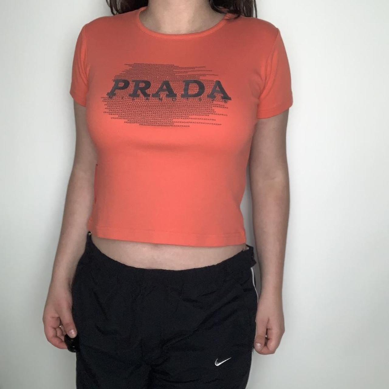 Y2K COOL GIRL 🧞‍♀️ vintage Prada orange logo t-shirt