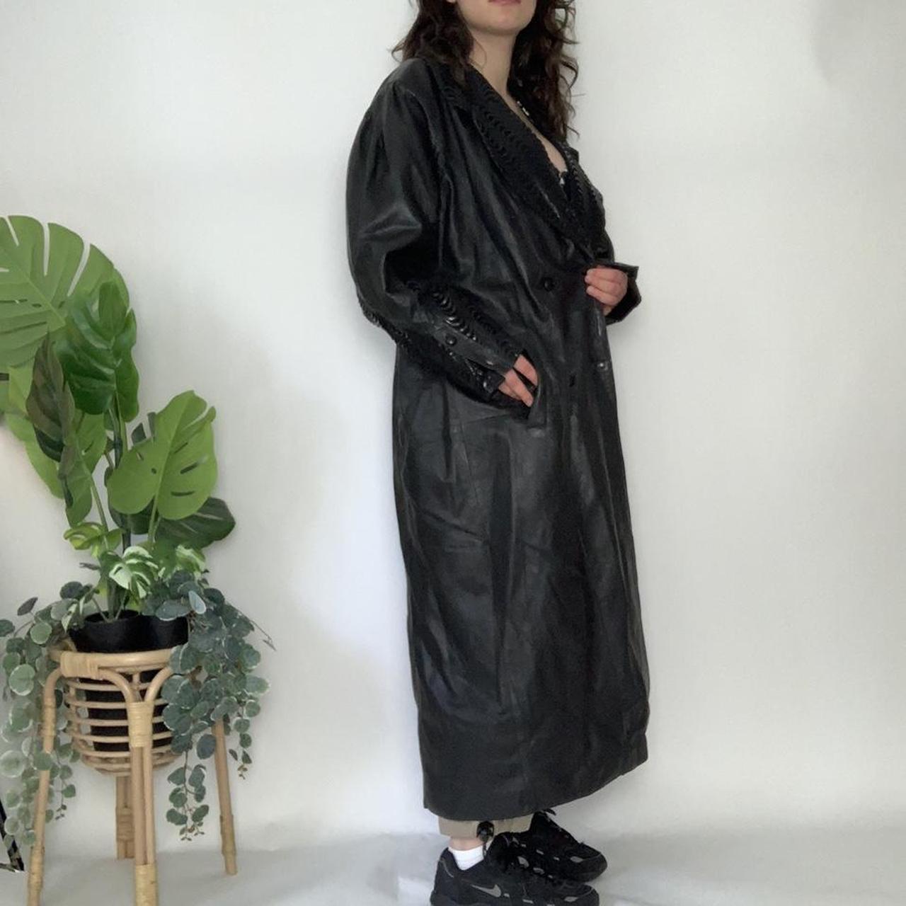 Stunning vintage 90s deadstock black leather trench coat | Shapiro